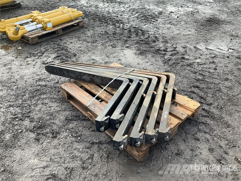  Quantity of (1) Pallets of Lift Truck Forks شوكات