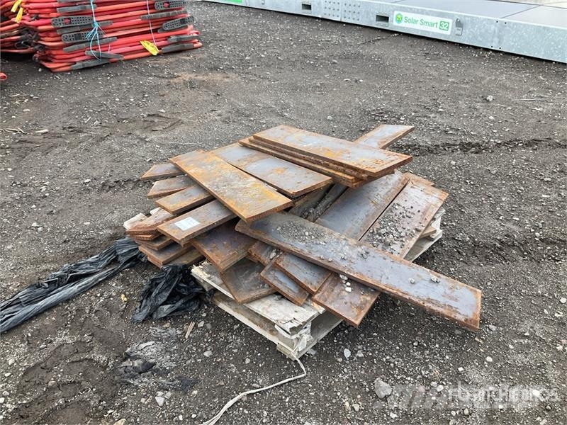  Quantity of (1) Pallets of Steel Plates مكونات أخرى