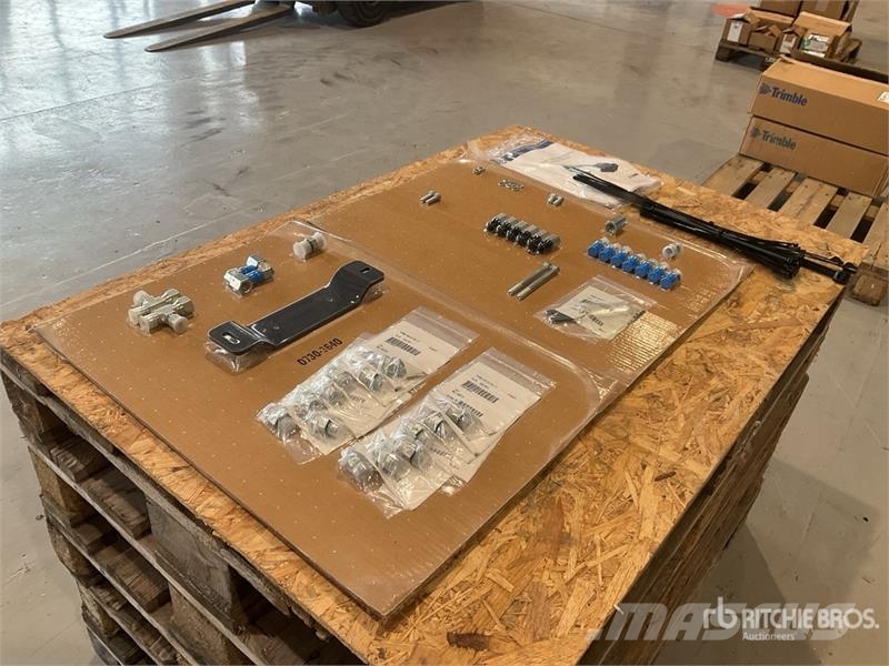 Quantity of (1) Trimble Kobelco Hydraulic Kit (Unu Műszerek, mérő és automatizáló berendezések