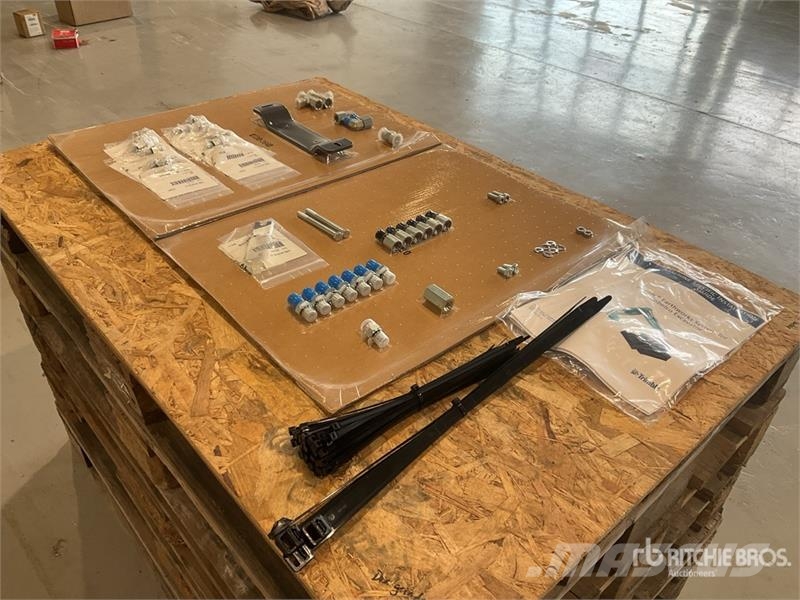 Quantity of (1) Trimble Kobelco Hydraulic Kit (Unu Műszerek, mérő és automatizáló berendezések