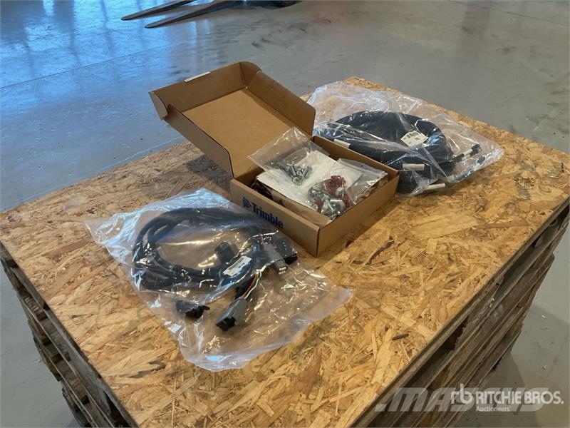 Quantity of (1) Trimble Kit - SNM941 Isolation Mou Instruments, measuring and automation equipment