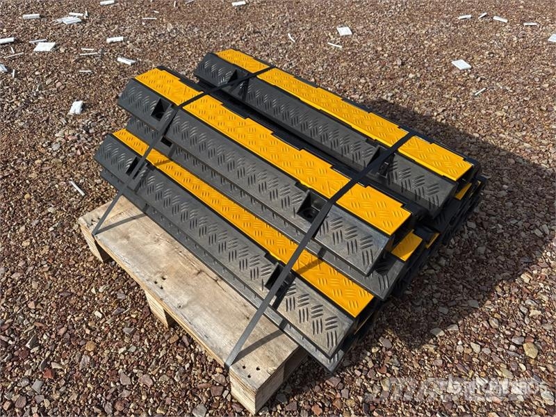 Quantity of (10) 1 Channel Cable Bridge (Unused) Construcción - Otros