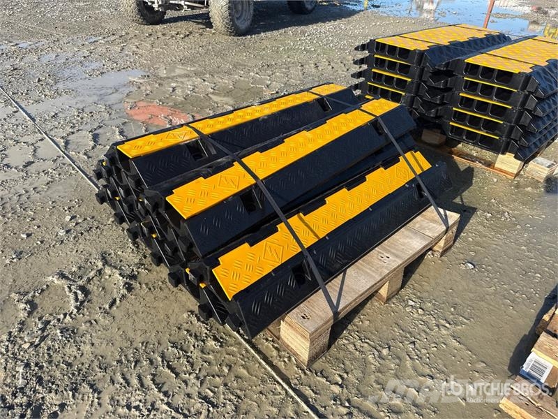 Quantity of (10) 1 Channel Cable Bridge (Unused) 其他
