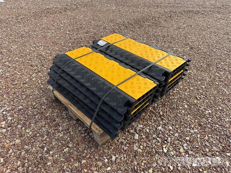  Quantity of (10) 5 Channel Cable Bridge (Unused) Gradbeništvo - drugo