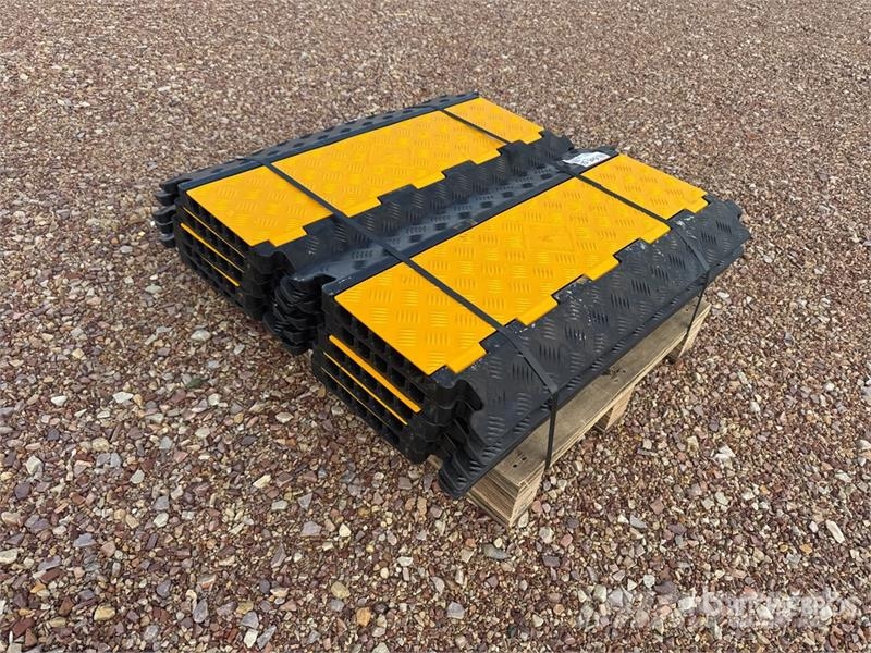  Quantity of (10) 5 Channel Cable Bridge (Unused) Gradbeništvo - drugo