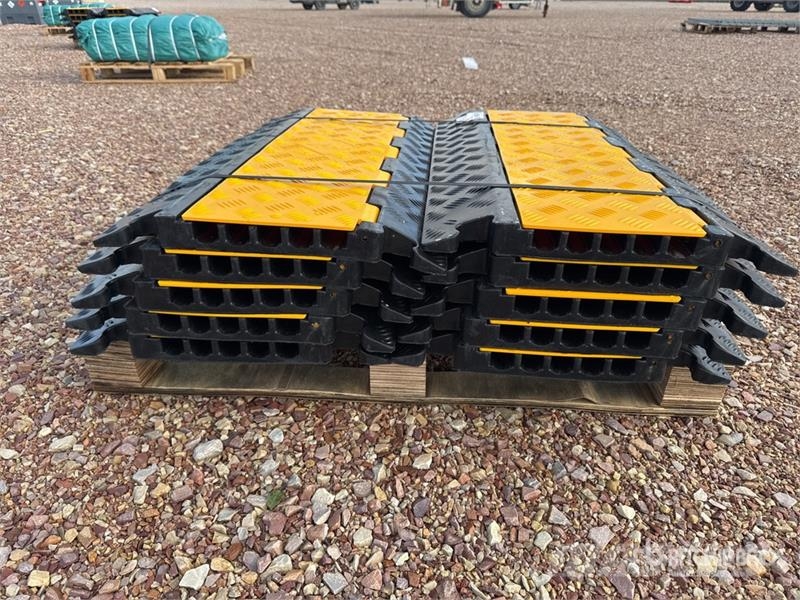  Quantity of (10) 5 Channel Cable Bridge (Unused) Gradbeništvo - drugo