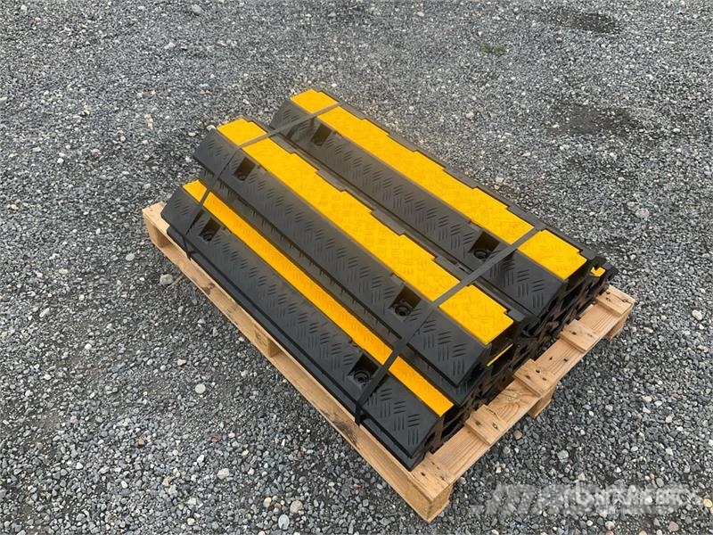  Quantity of (10) Bauer 1 Channel Industrial Cable  Ostale komponente