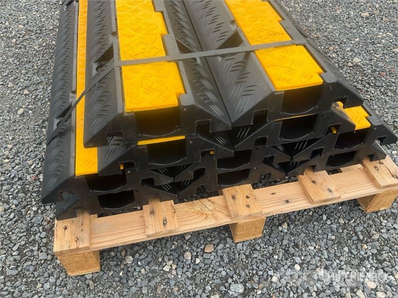  Quantity of (10) Bauer 1 Channel Industrial Cable  Ostale komponente