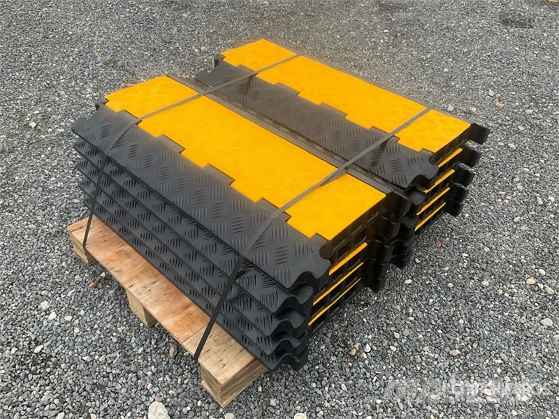  Quantity of (10) Bauer 3 Channel Industrial Cable  Ostale komponente