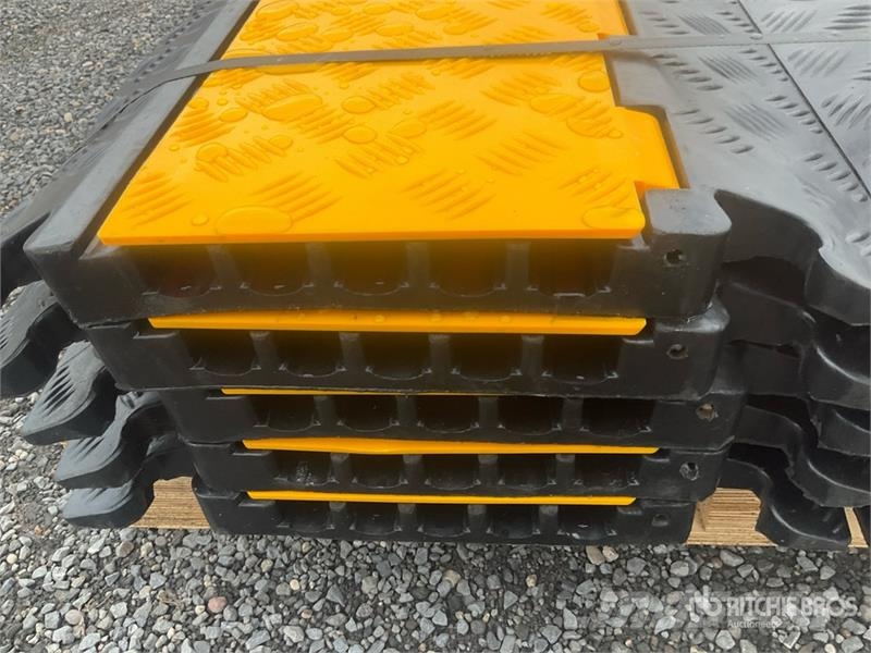 Quantity of (10) Bauer 5 Channel Industrial Cable Ostale komponente
