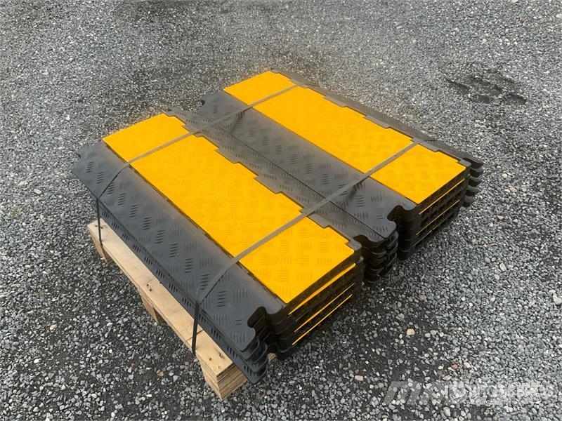Quantity of (10) Bauer 5 Channel Industrial Cable Ostale komponente