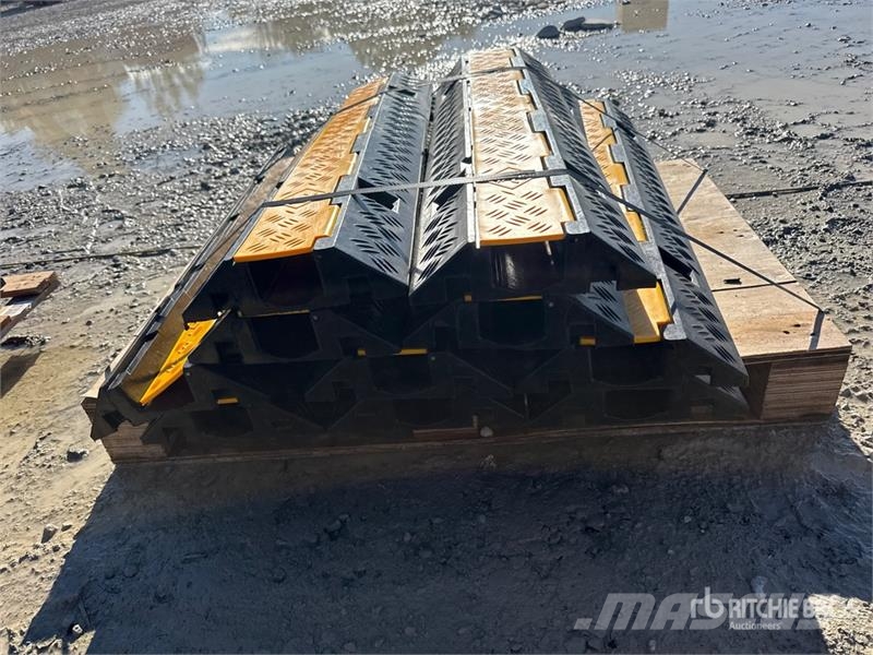  Quantity of (10)  Bauer Generatoren Bauer Cable Br معدات البناء - غير ذلك