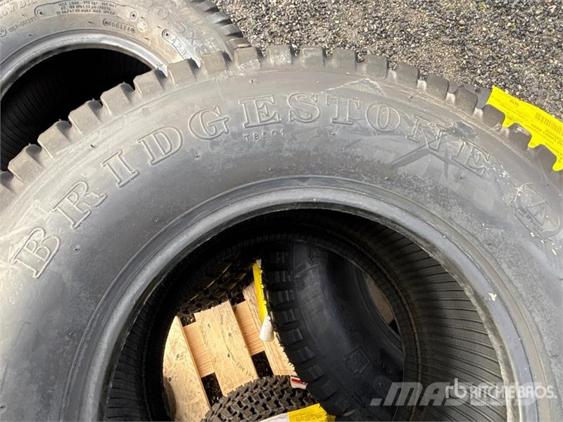 Quantity of (10) Bridgestone 20.5x8.00-10 Tires Gume, točkovi i felne