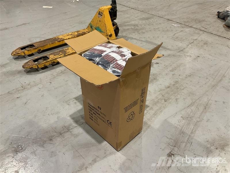  Quantity of (144) Leather Rigger Gloves Clothing A Muud osad