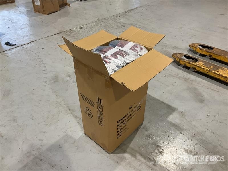  Quantity of (144) Leather Rigger Gloves Clothing A Muud osad