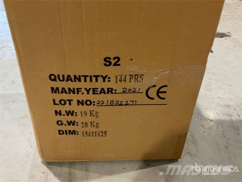  Quantity of (144) Leather Rigger Gloves Clothing A Muud osad