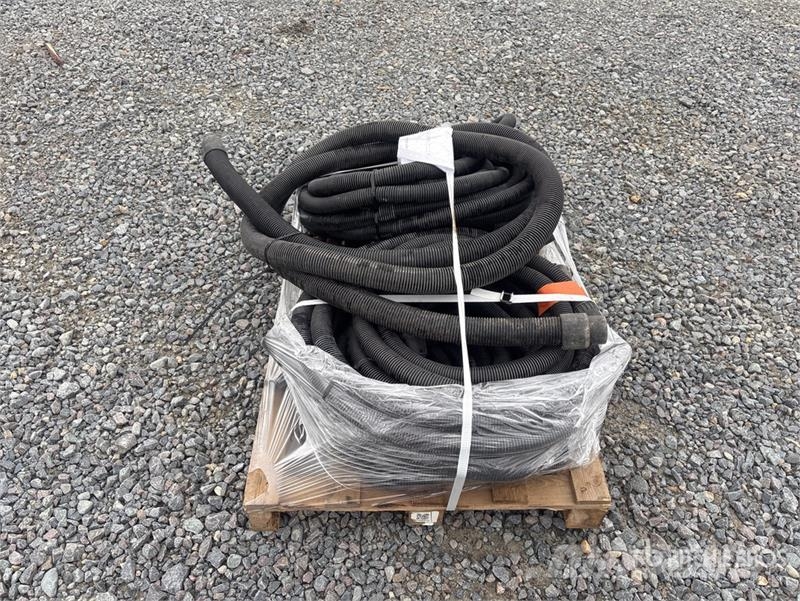  Quantity of (17) Vacuum cleaner handle with brush Andre komponenter