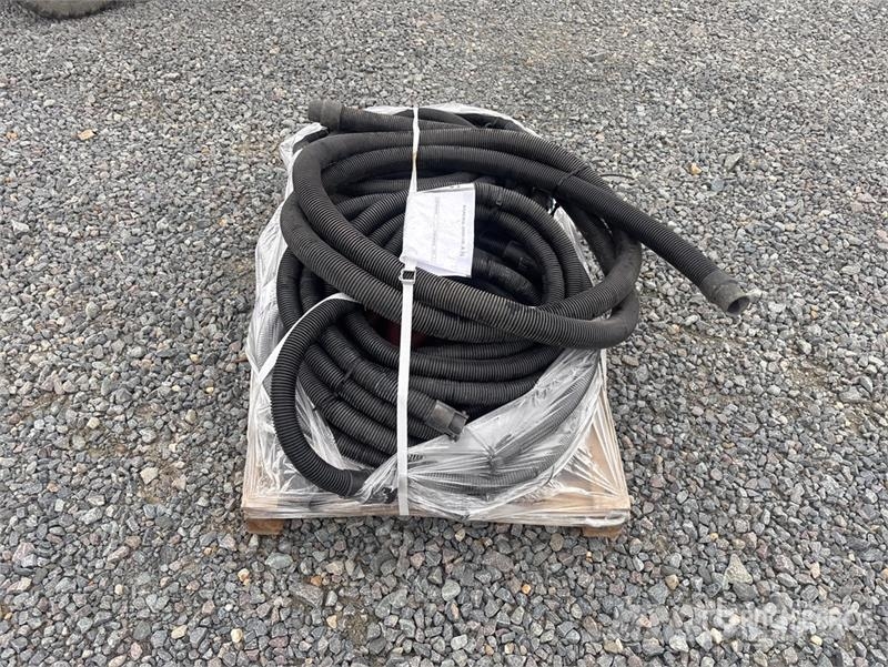  Quantity of (17) Vacuum cleaner handle with brush Andre komponenter