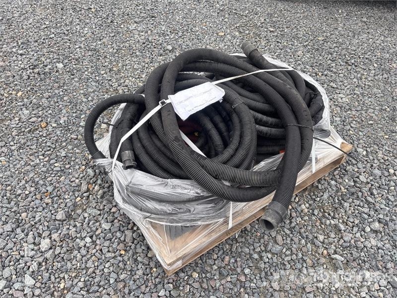  Quantity of (17) Vacuum cleaner handle with brush Andre komponenter