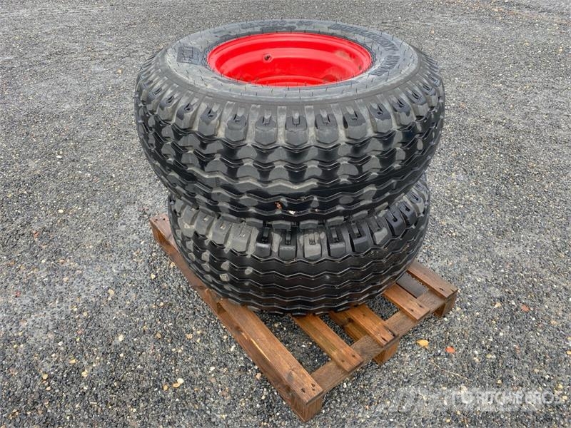 Quantity of (2) 16.0/70-20AW12PR Tires Gume, točkovi i felne