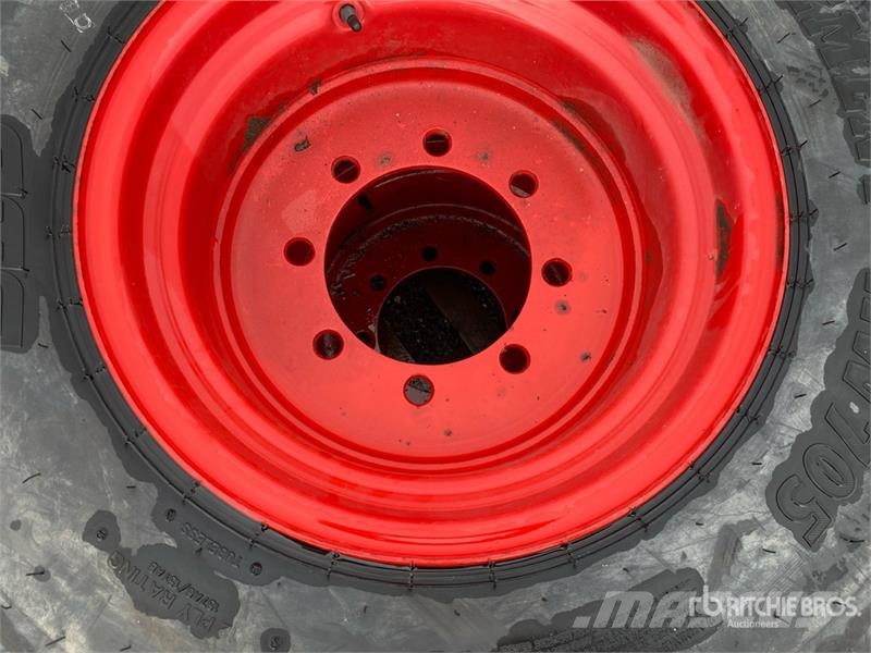 Quantity of (2) 16.0/70-20AW12PR Tires Gume, točkovi i felne