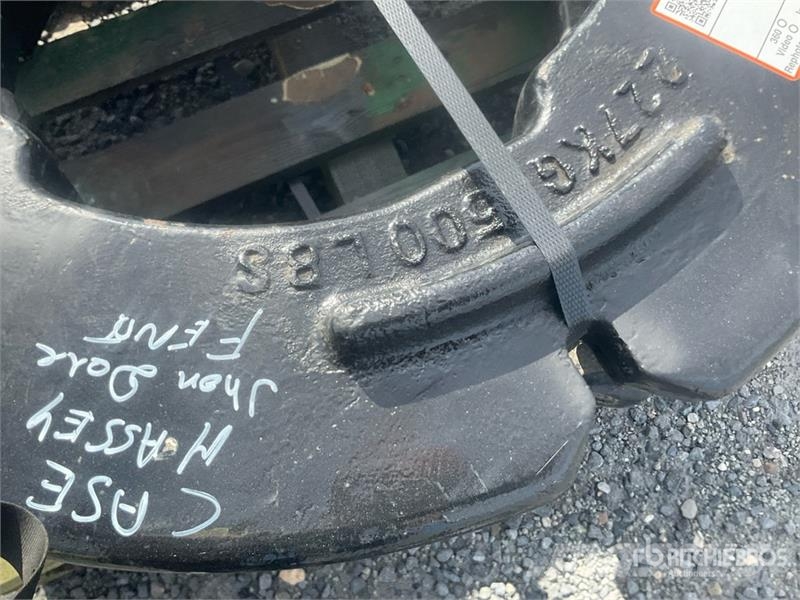 Quantity of (2) 227 K g Wheel Counterweight - To F Muut maatalouskoneet