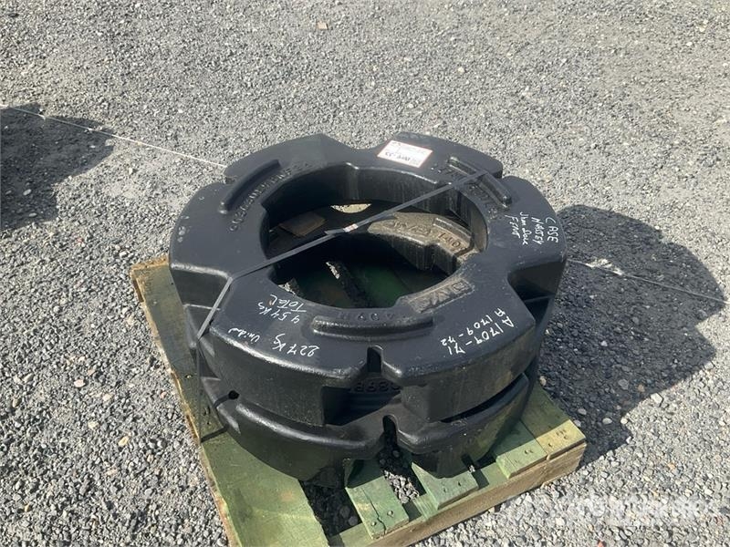 Quantity of (2) 227 K g Wheel Counterweight - To F Muut maatalouskoneet