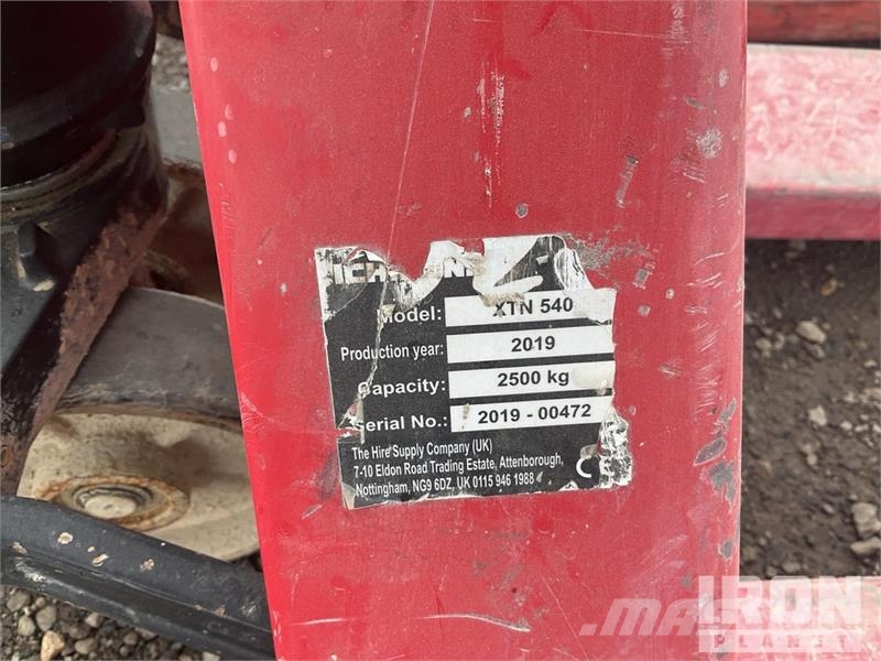 Quantity of (2) 2500 kg Pallet Jack Χειροκίνητο ανυψωτικό αμαξίδιο