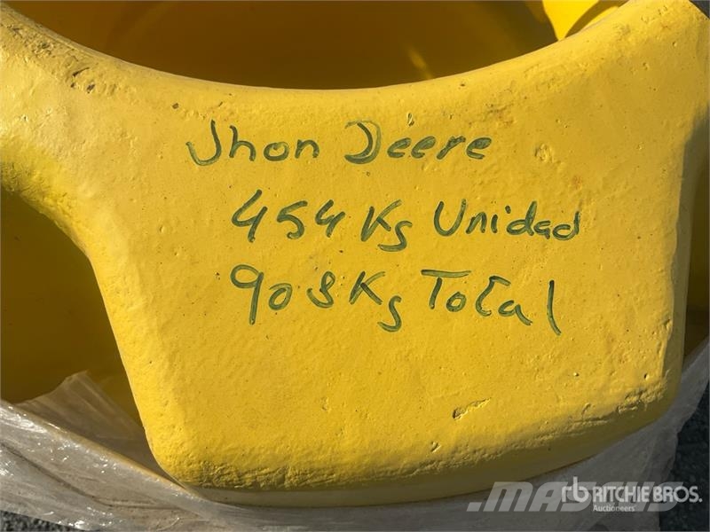 Quantity of (2) 454 Kg Wheel Counterweight - To Fi Muut maatalouskoneet