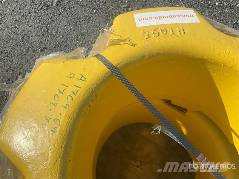 Quantity of (2) 454 Kg Wheel Counterweight - To Fi Muut maatalouskoneet