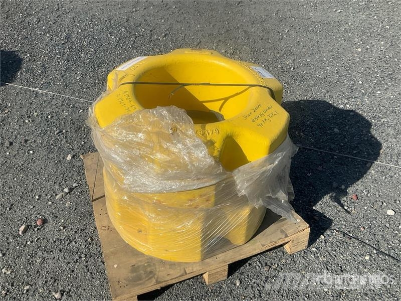 Quantity of (2) 454 Kg Wheel Counterweight - To Fi Muut maatalouskoneet