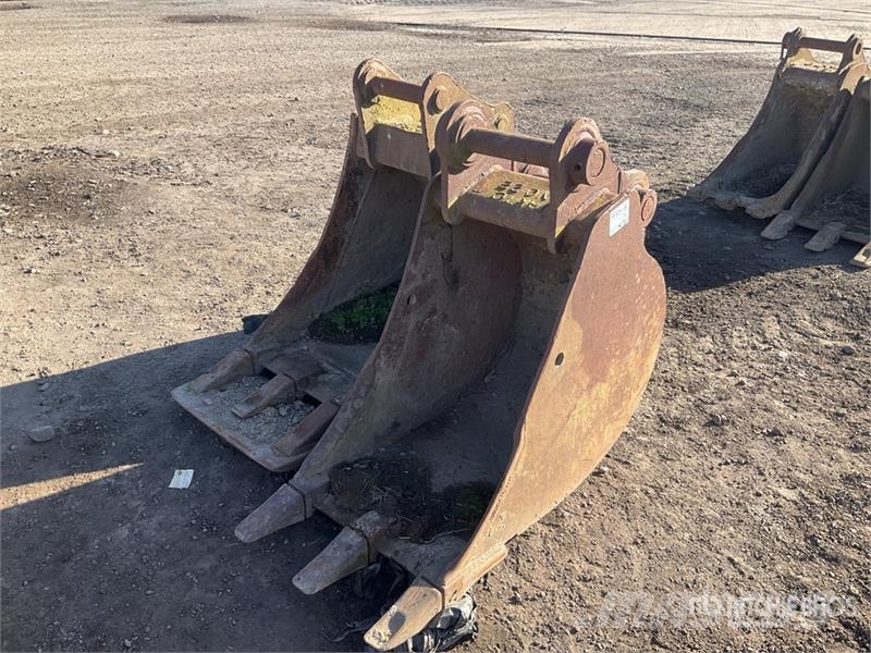  Quantity of (2) 560 mm Digging Excavator Bucket Buckets