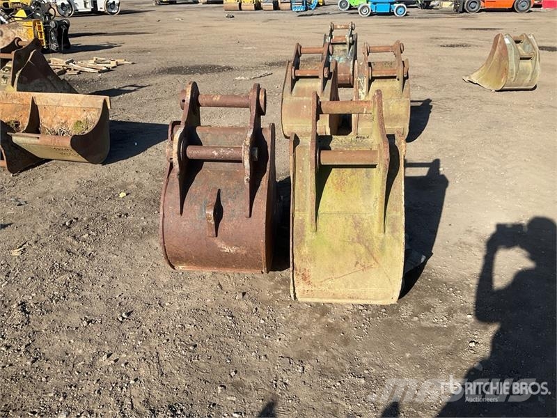  Quantity of (2) 560 mm Digging Excavator Bucket Buckets