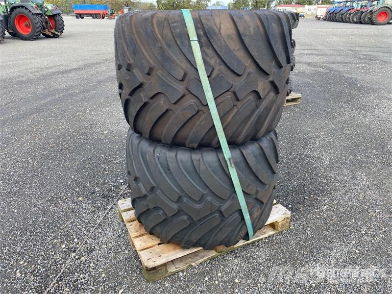  Quantity of (2) 710-40R22,5 Tires الإطارات والعجلات والحافات