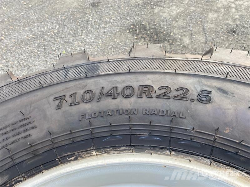 Quantity of (2) 710-40R22,5 Tires الإطارات والعجلات والحافات