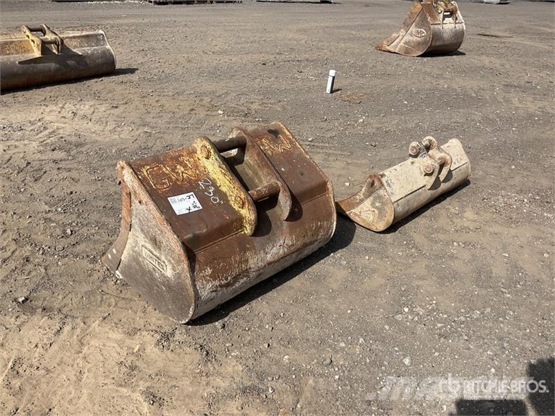 Quantity of (2) 750mm Digging & 900mm Cleanup Exca Godet