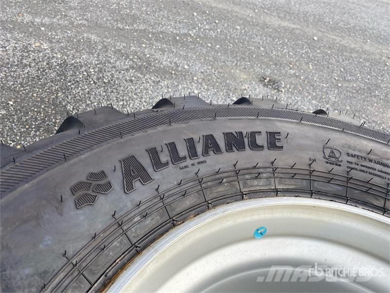 Quantity of (2) Alliance 710-40R22,5 Wheels الإطارات والعجلات والحافات
