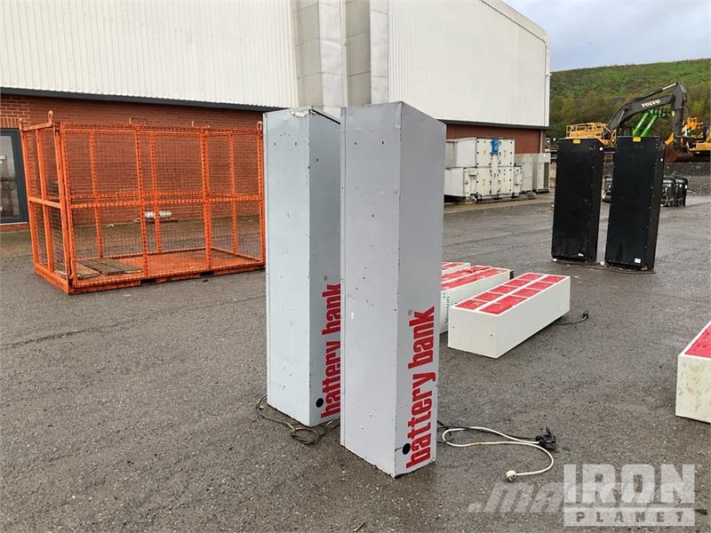Quantity of (2) Battery Bank Tool Cabinet Maszyny budowlane - Inne