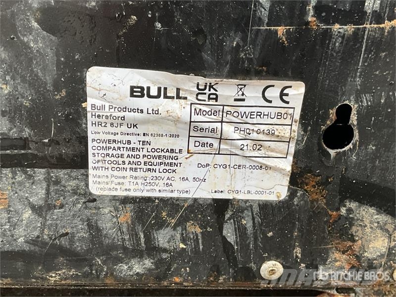 Quantity of (2) Bull PowerHub Tool Cabinet Maszyny budowlane - Inne