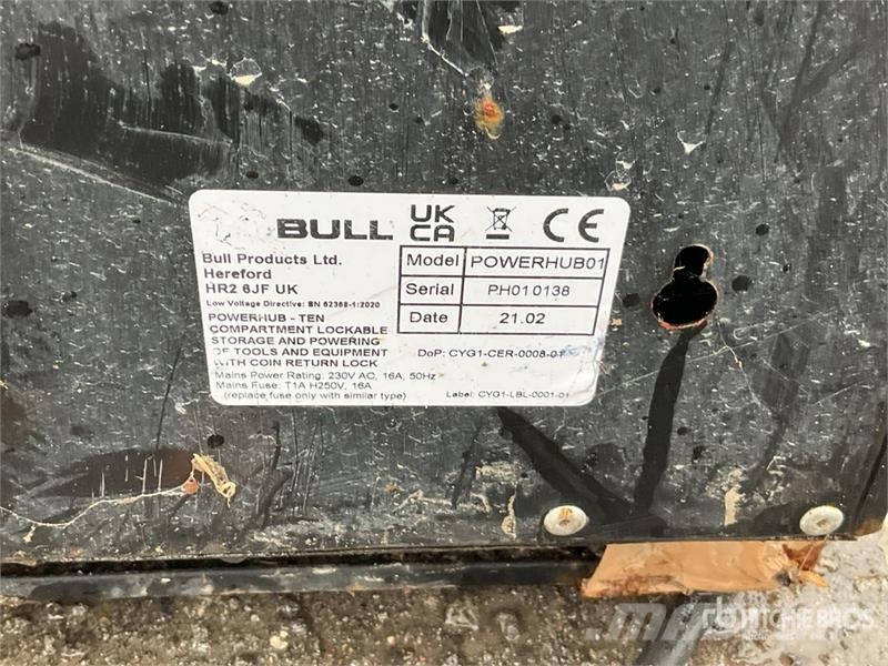 Quantity of (2) Bull PowerHub Tool Cabinet Maszyny budowlane - Inne