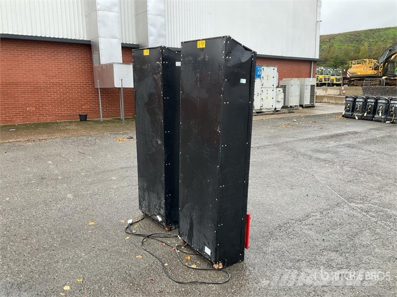 Quantity of (2) Bull PowerHub Tool Cabinet Maszyny budowlane - Inne