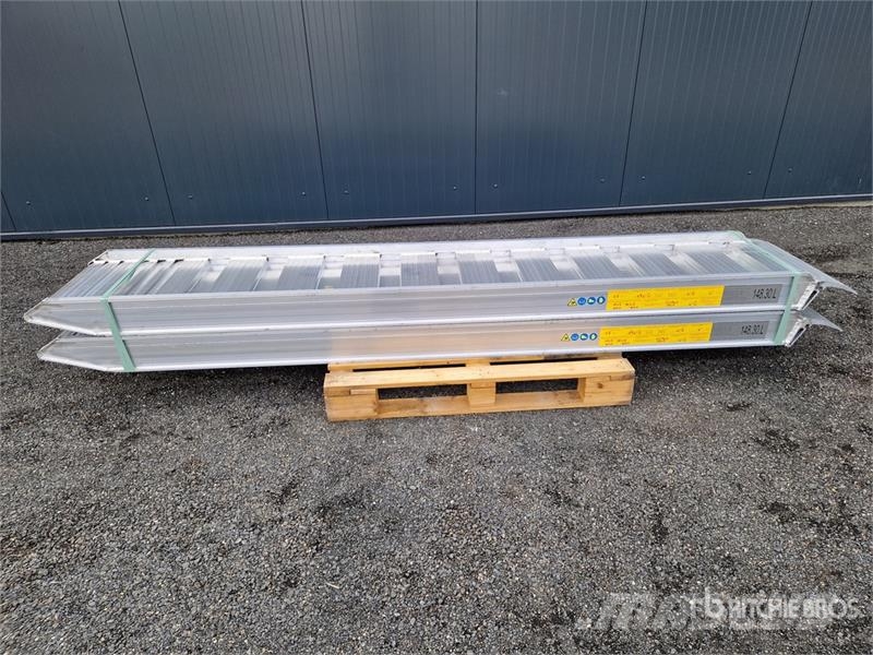  Quantity of (2)  C.L.M 148.30L Aluminium Loading R Други компоненти
