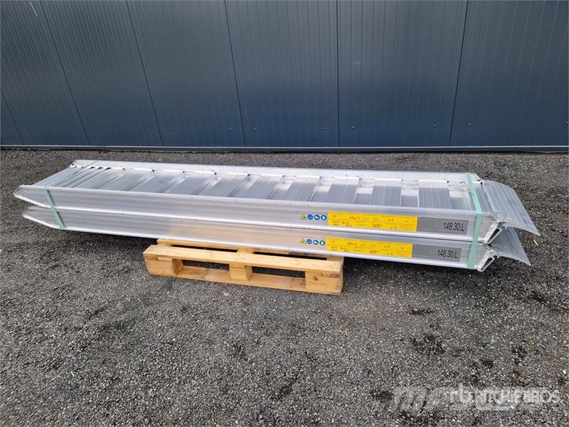  Quantity of (2)  C.L.M 148.30L Aluminium Loading R Други компоненти