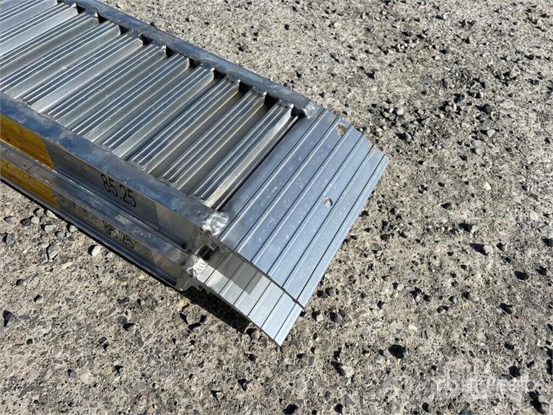 Quantity of (2) C.L.M 85.25 Aluminium Loading Ram Други компоненти