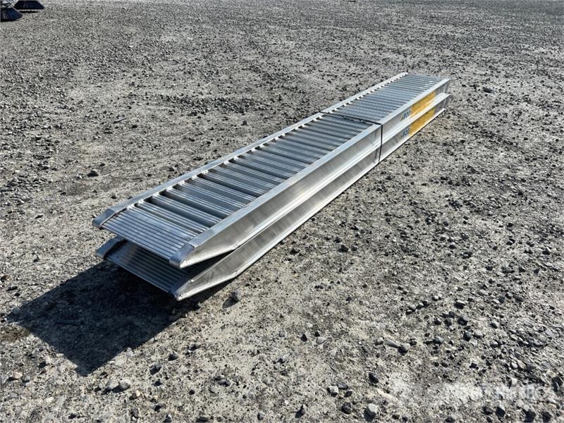 Quantity of (2) C.L.M 85.25 Aluminium Loading Ram Други компоненти