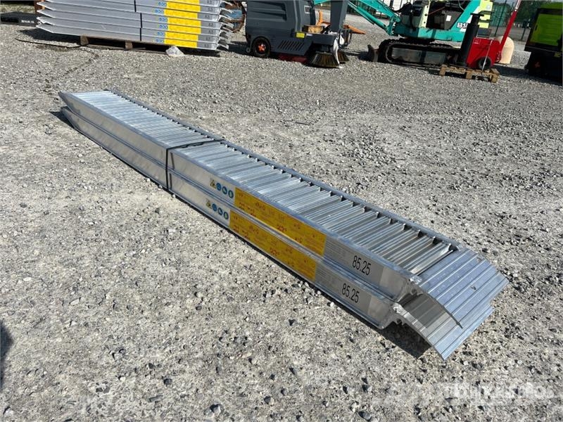 Quantity of (2) C.L.M 85.25 Aluminium Loading Ram Други компоненти