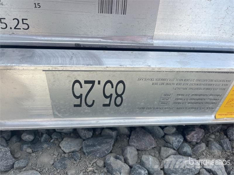  Quantity of (2) C.L.M. 85.25 Aluminum Loading Ramp Overige componenten