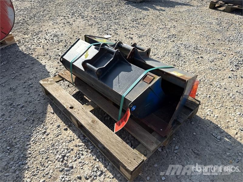  Quantity of (2) Cangini Cleanup Excavator Bucket دلاء
