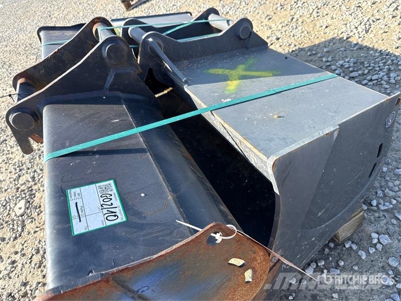  Quantity of (2) Cangini Cleanup Excavator Bucket دلاء