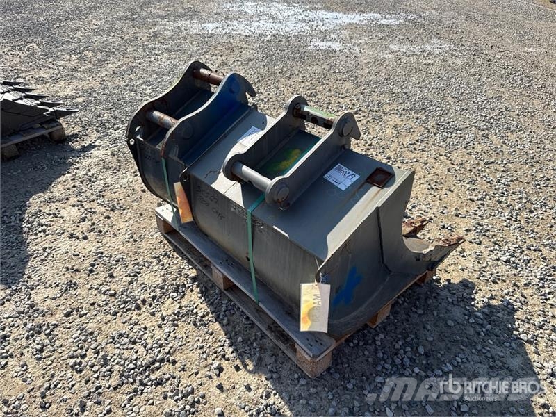  Quantity of (2) Cangini Digging Excavator Bucket دلاء